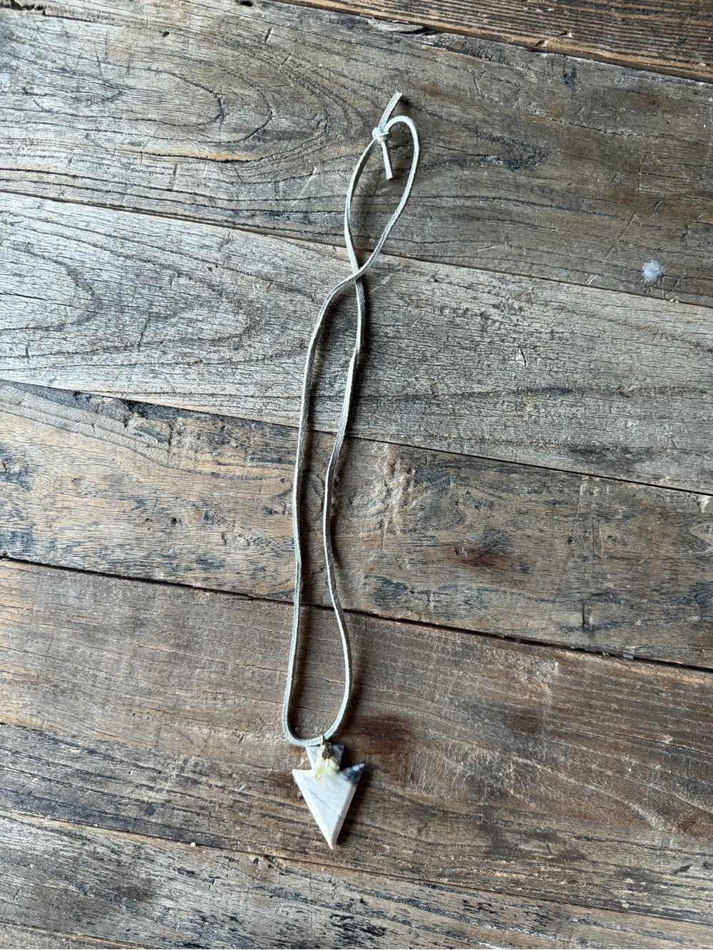 Minimal White Arrowhead Pendant Necklace - Women Jewelry